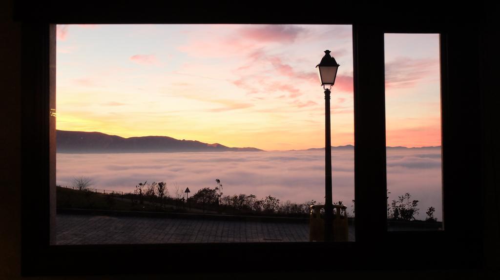 Hotel Albergue La Casa Del Peregrino El Acebo de San Miguel المظهر الخارجي الصورة